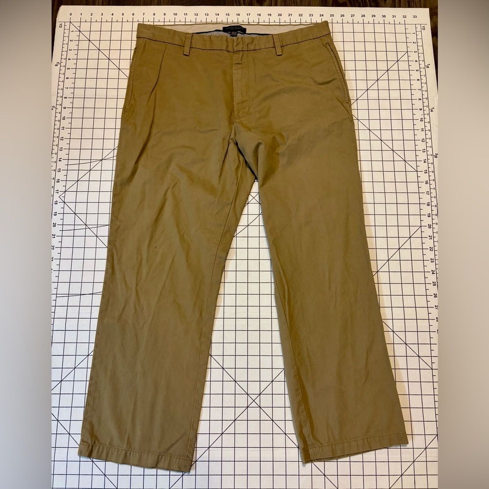 Banana Republic Men’s Size 35/30 Tan Gavin Chinos Relaxed Fit